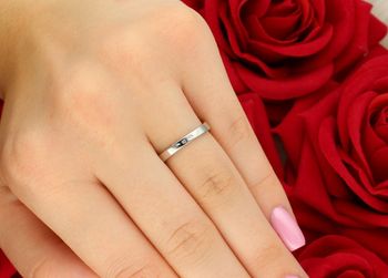 Elegancki pierścionek z białego złota próby 585 ozdobiony brylantem 0,03 ct, czystość SI1, barwa J. Certyfikat autentyczności. Idealny na prezent.4.jpg